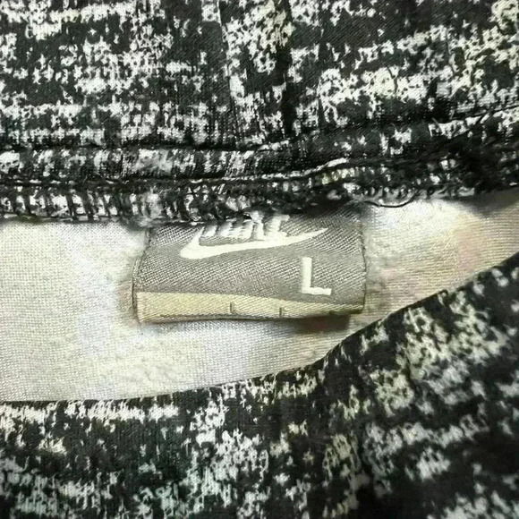 Nike Women’s  Shorts size L - Picture 3 of 6